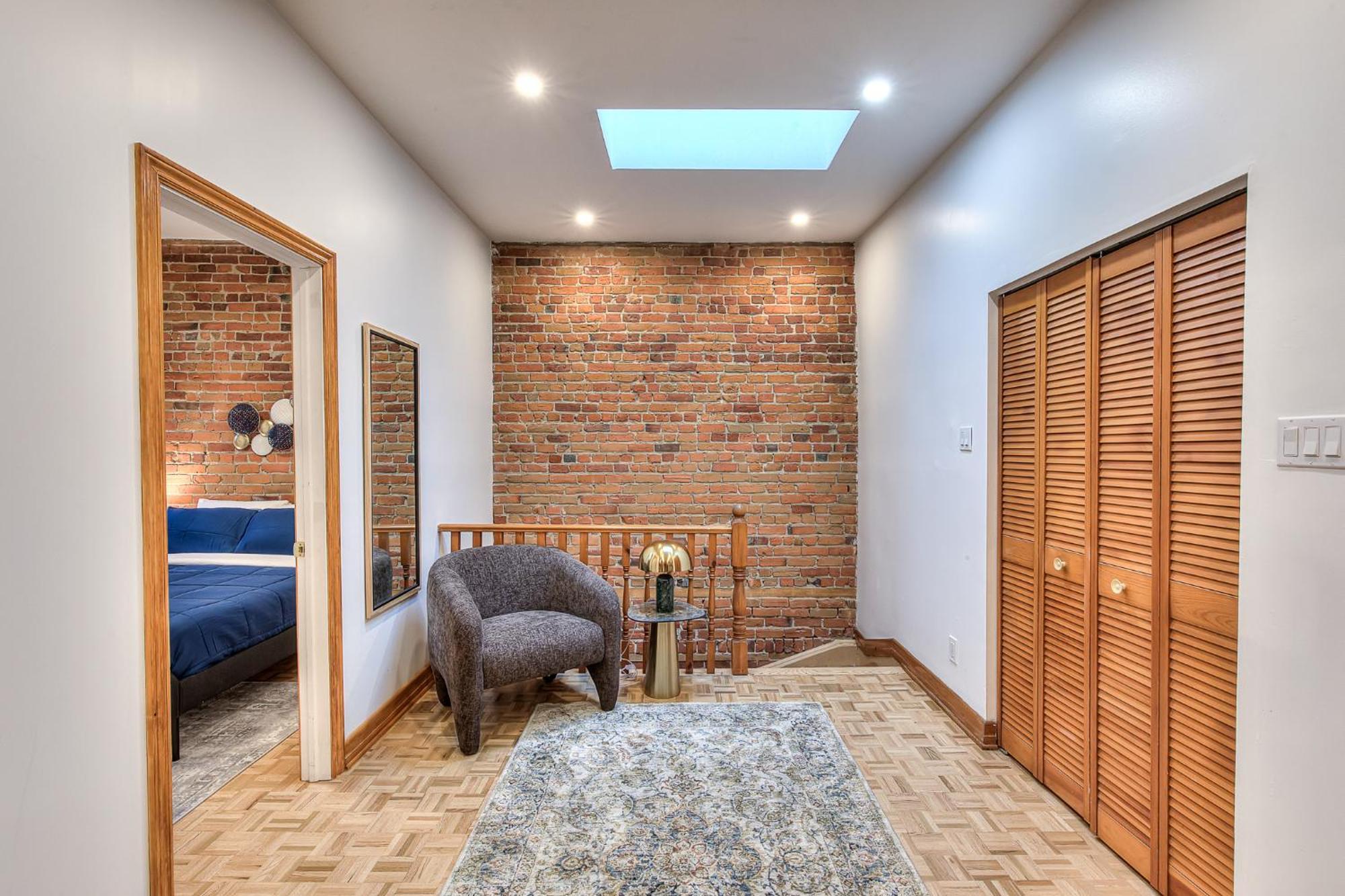 Spacious In The Plateau With Parking * Montreal