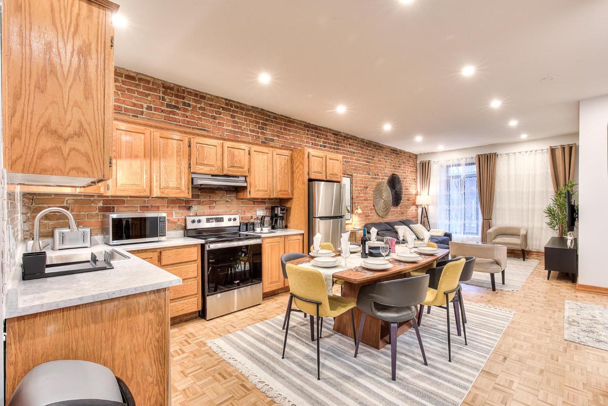 Apartment Spacious In The Plateau With Parking