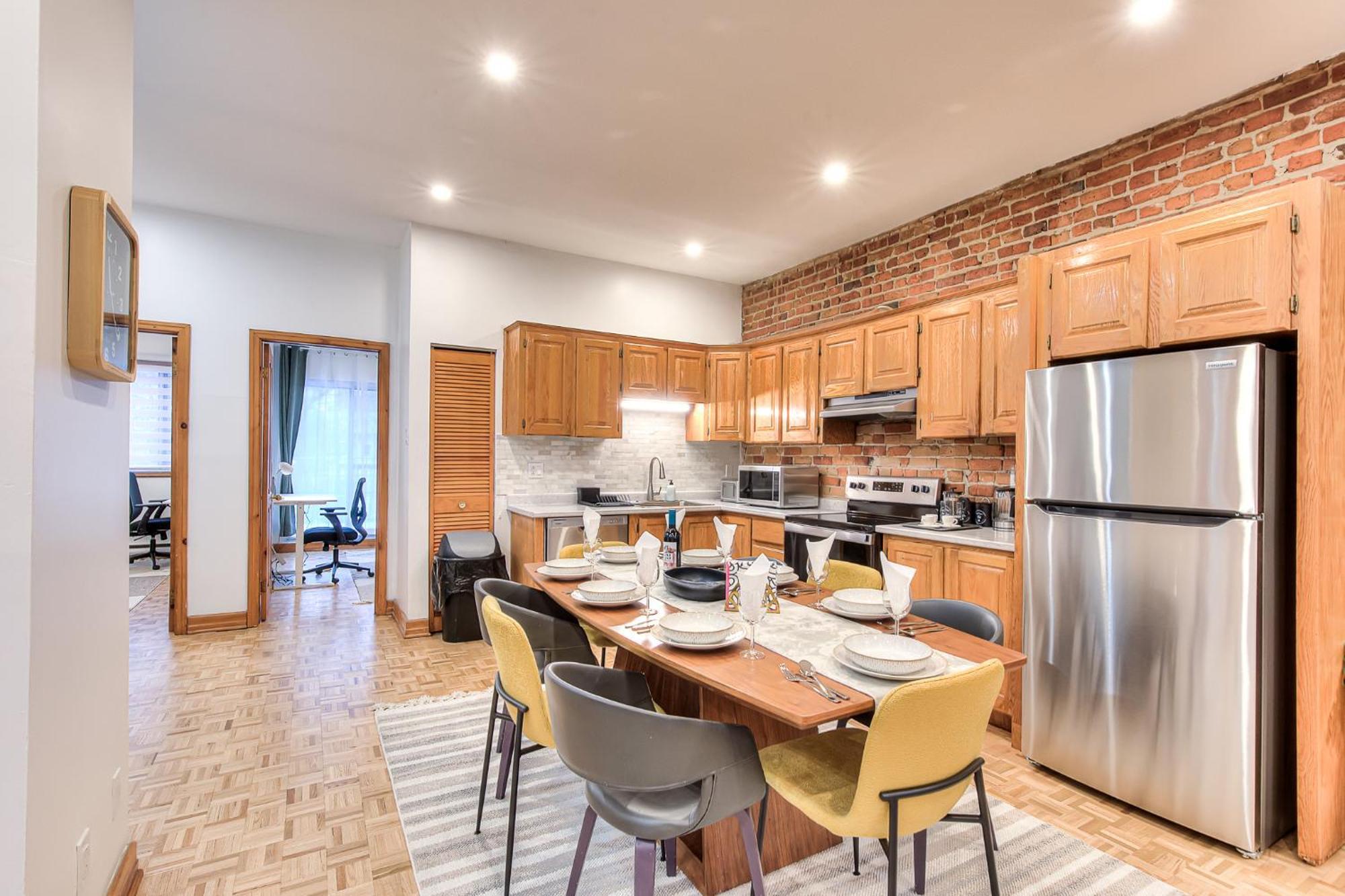 Spacious In The Plateau With Parking Montreal