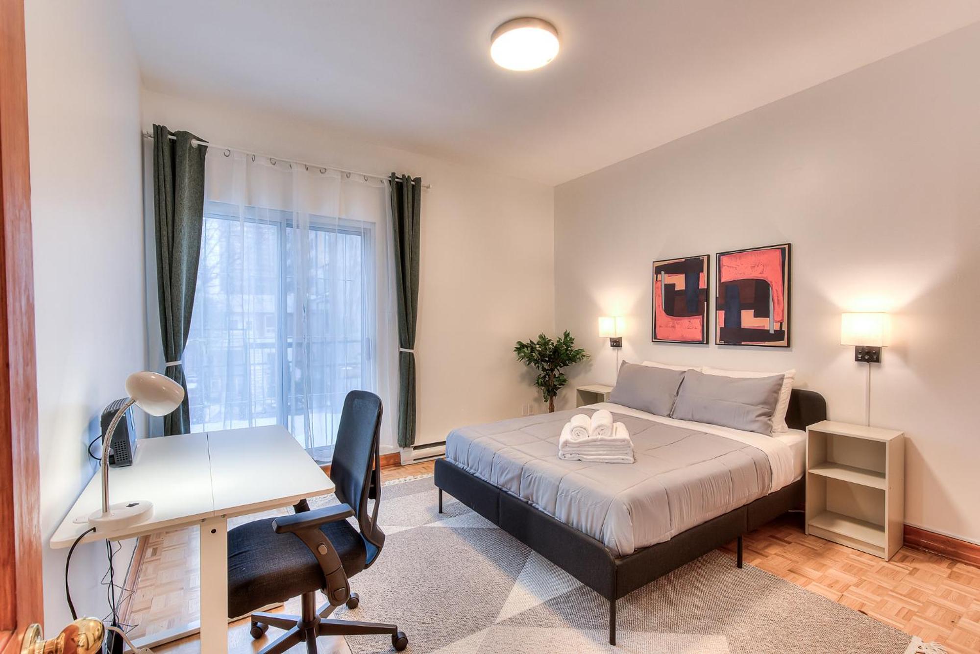 Spacious In The Plateau With Parking Apartment
