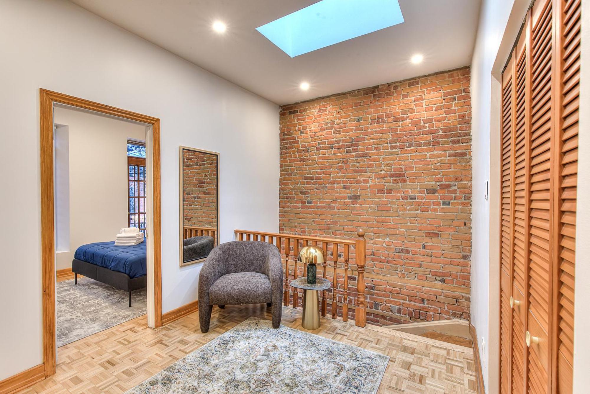 Apartment Spacious In The Plateau With Parking