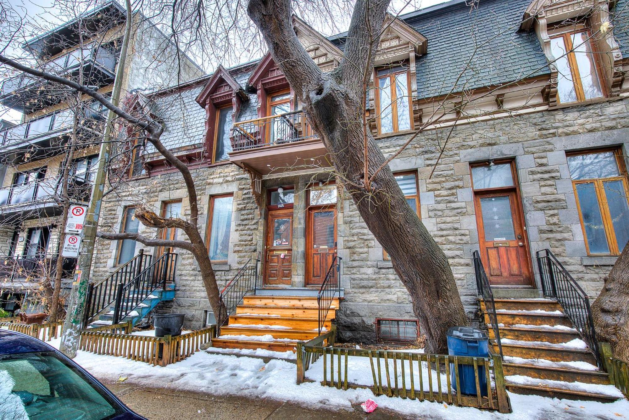 Spacious In The Plateau With Parking Apartment